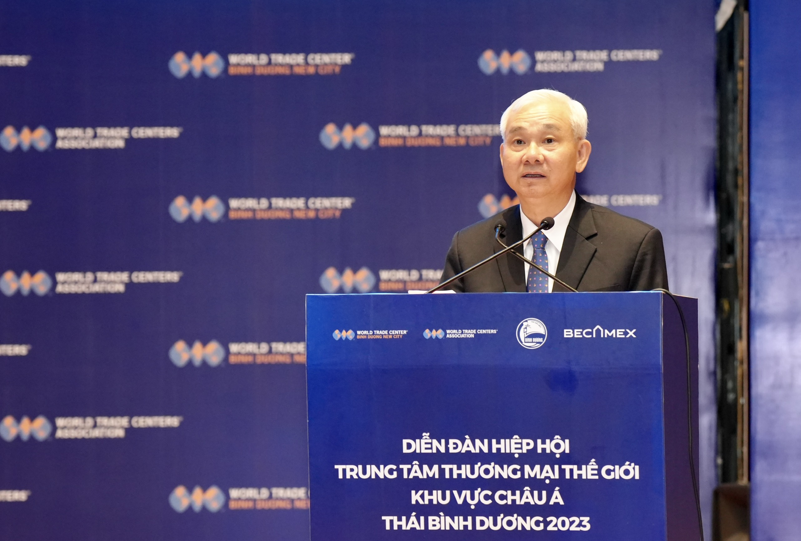 Đồng chí Phạm Ngọc Thuận, Tổng Giám đốc Tổng Công ty Becamex IDC phát biểu tại chương trình.